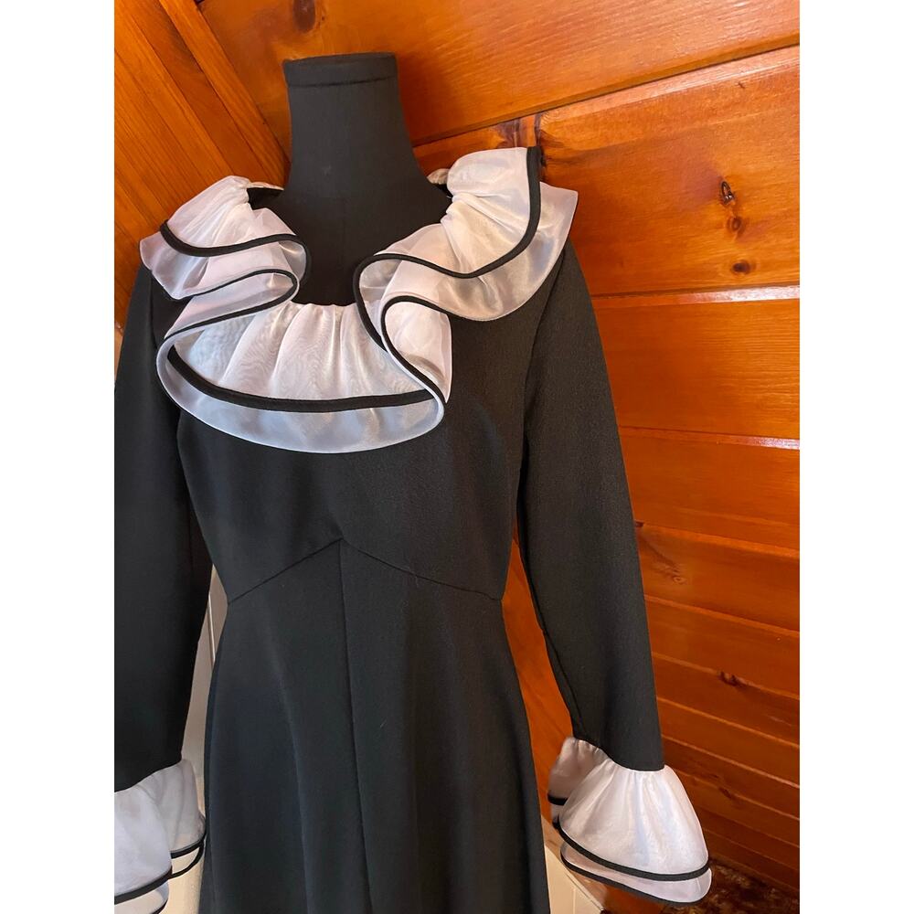 Vintage 60s/70s Black Maxi Dress with White Ruffle Collar and Cuff sz L - Picture 7 of 11